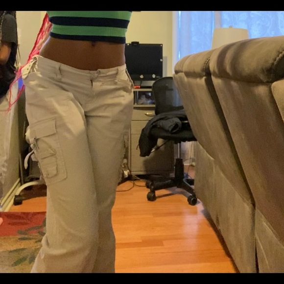 low waisted cargos - Picture 5 of 5